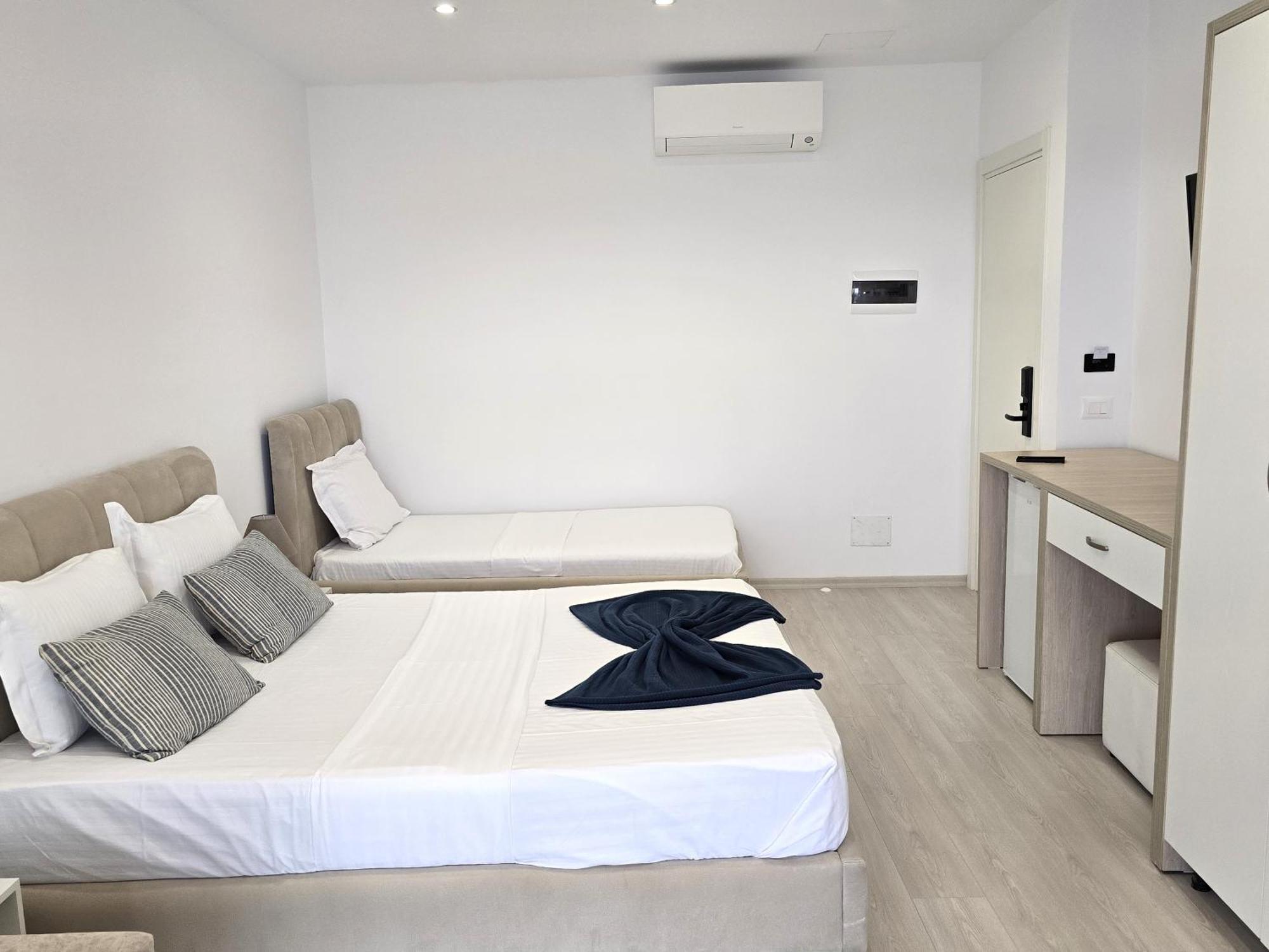 Hotel Veizi Himare Exterior photo